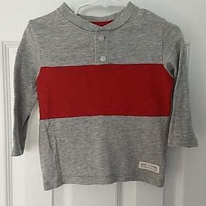 GAP gray/red shirt